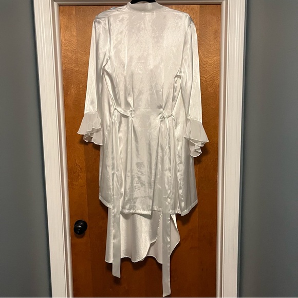 Linea Donatella White Nightgown and Robe Set. Side S/M - Picture 5 of 6